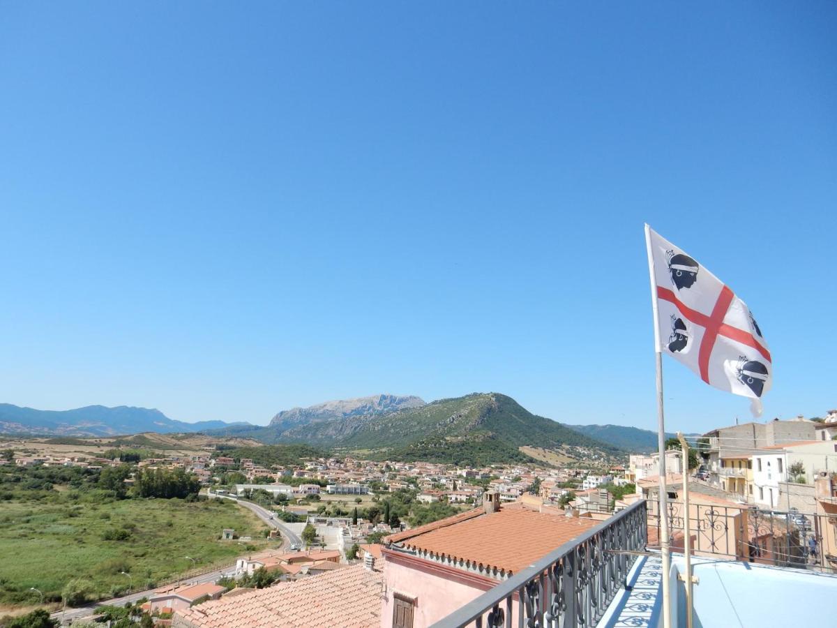 B&B Eleonora D'Arborea, Centro Storico โปซาดา ภายนอก รูปภาพ