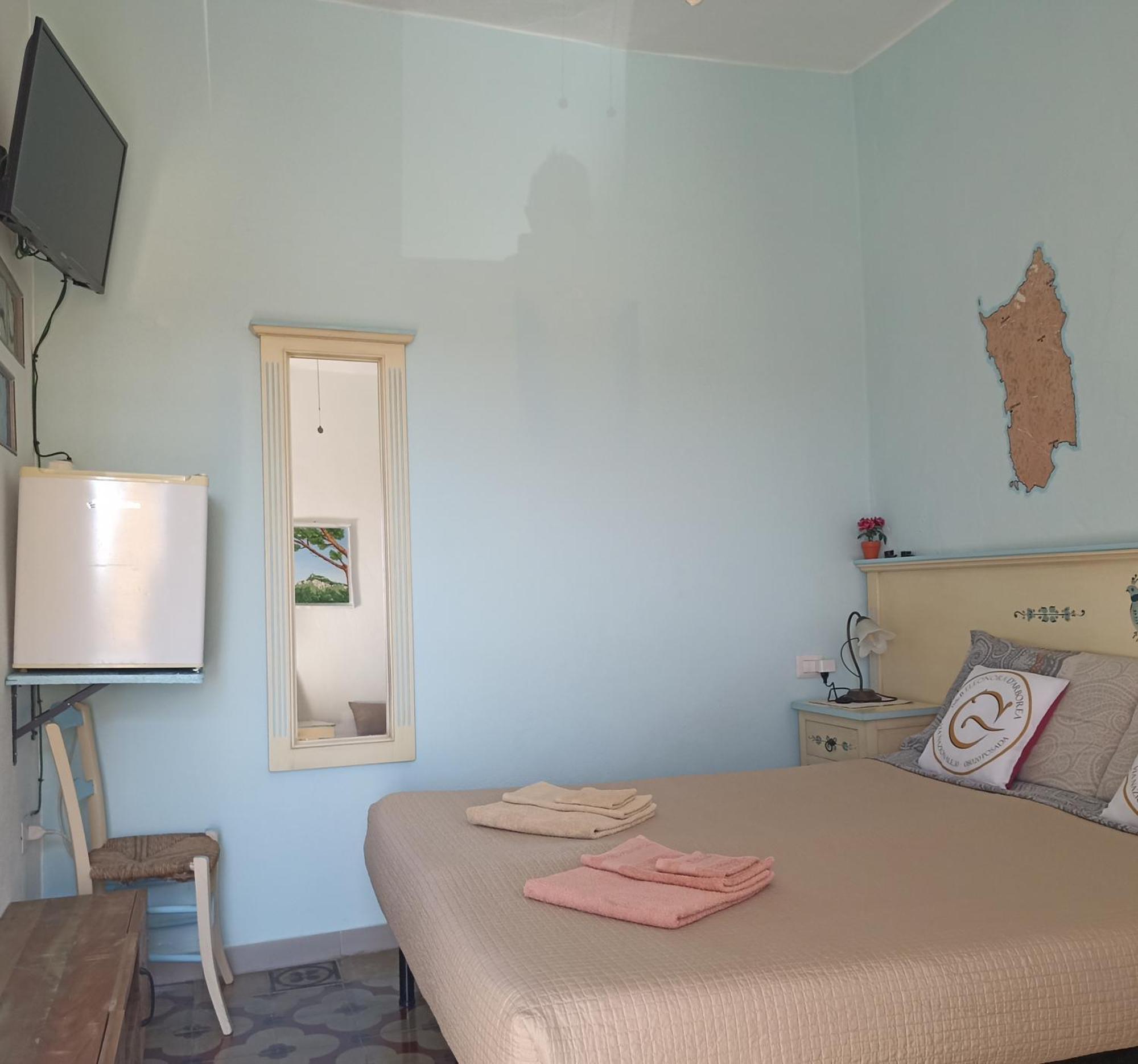 B&B Eleonora D'Arborea, Centro Storico โปซาดา ภายนอก รูปภาพ