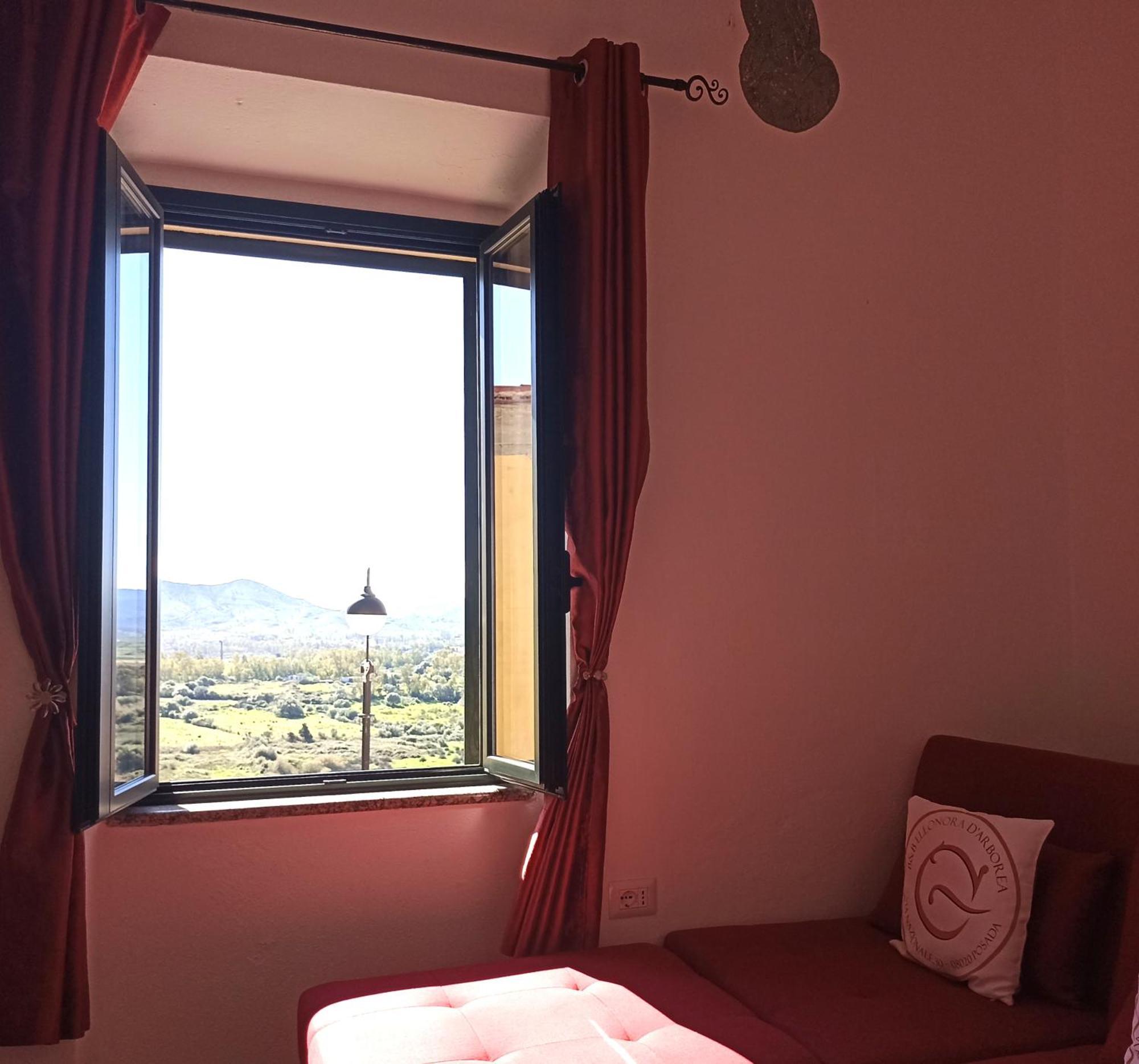 B&B Eleonora D'Arborea, Centro Storico โปซาดา ภายนอก รูปภาพ