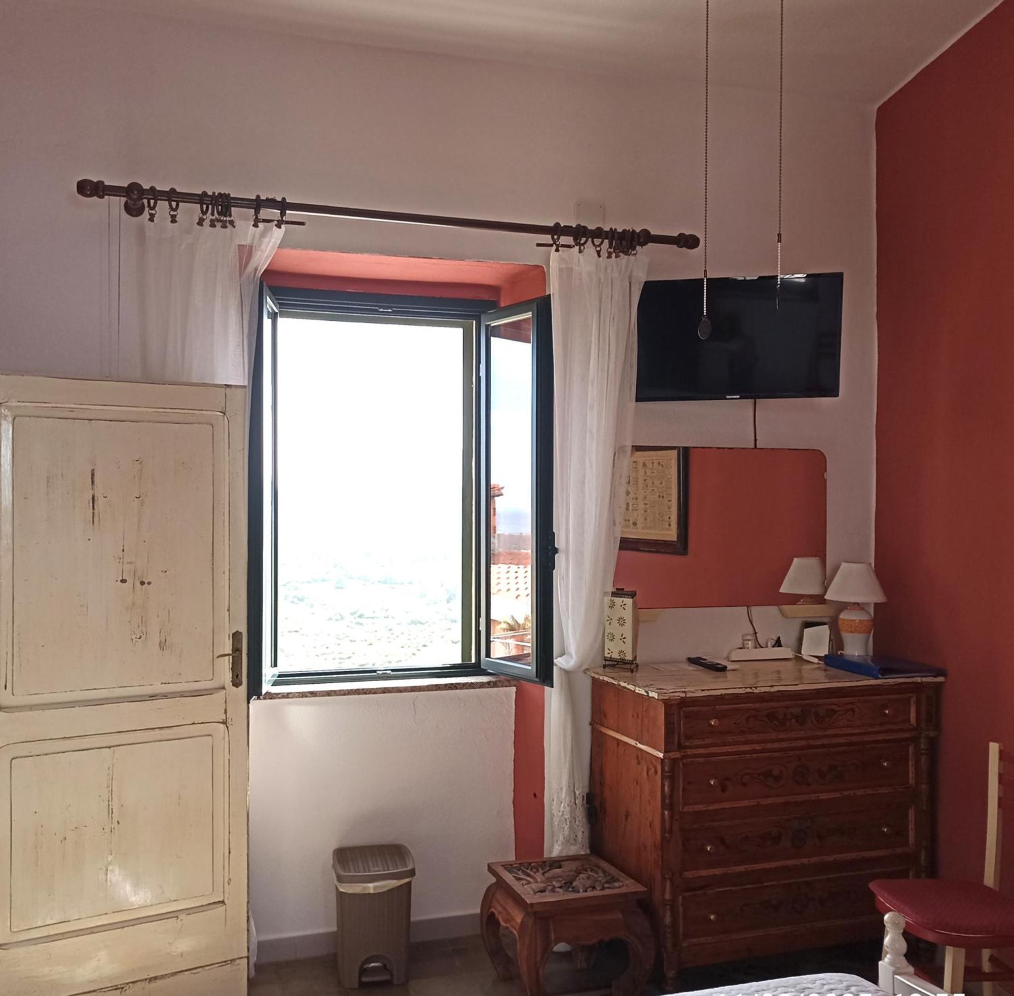 B&B Eleonora D'Arborea, Centro Storico โปซาดา ภายนอก รูปภาพ